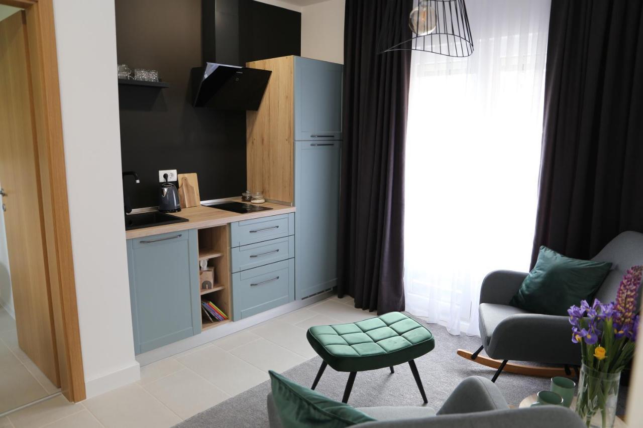 Flora Studio Apartments Korenica Exteriör bild