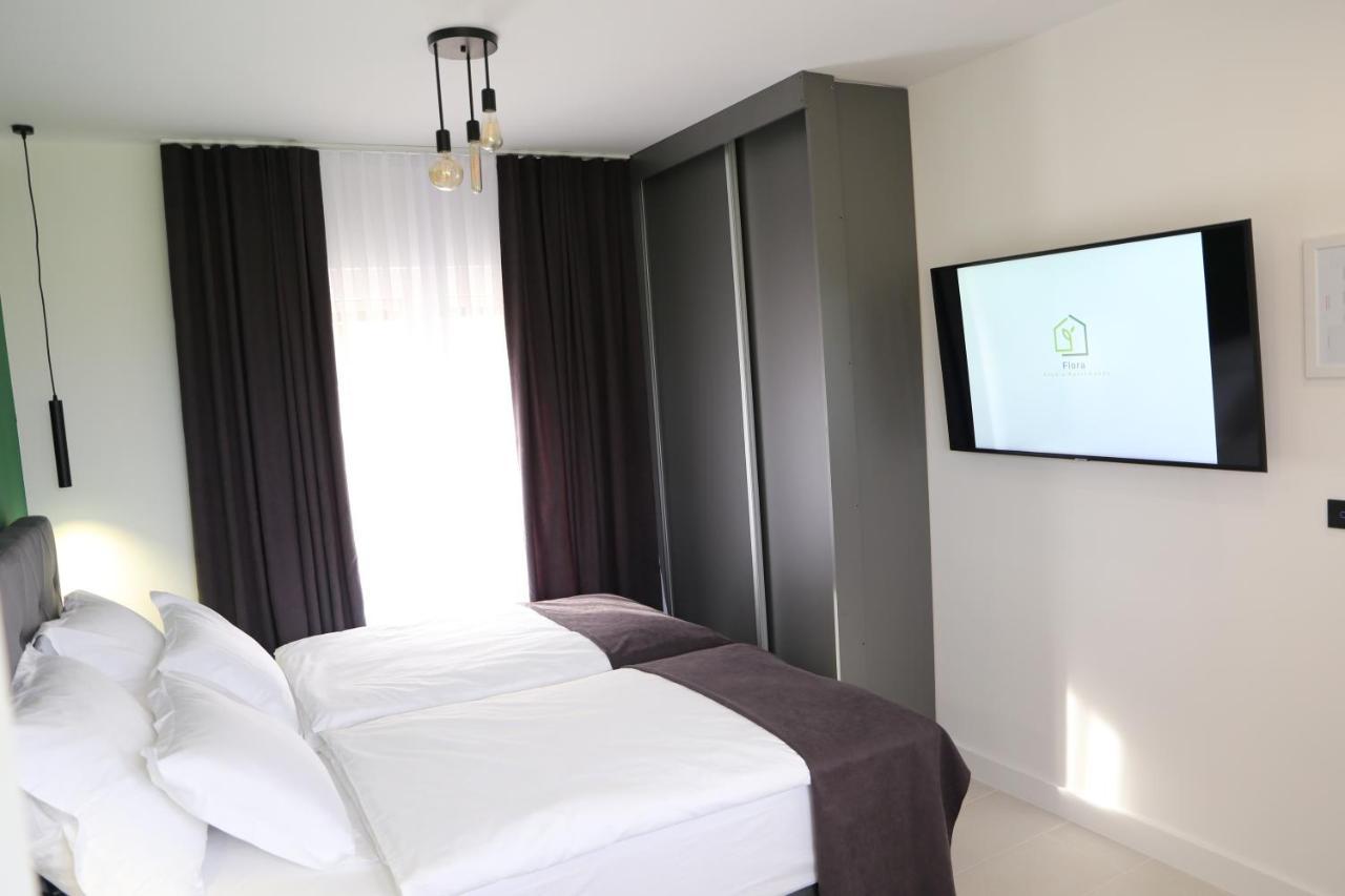 Flora Studio Apartments Korenica Exteriör bild