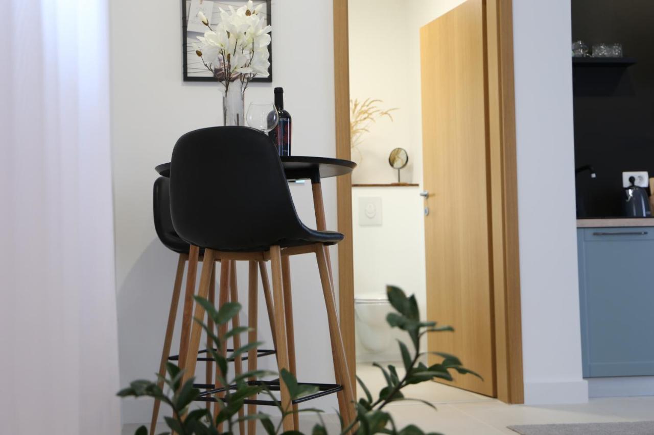 Flora Studio Apartments Korenica Exteriör bild