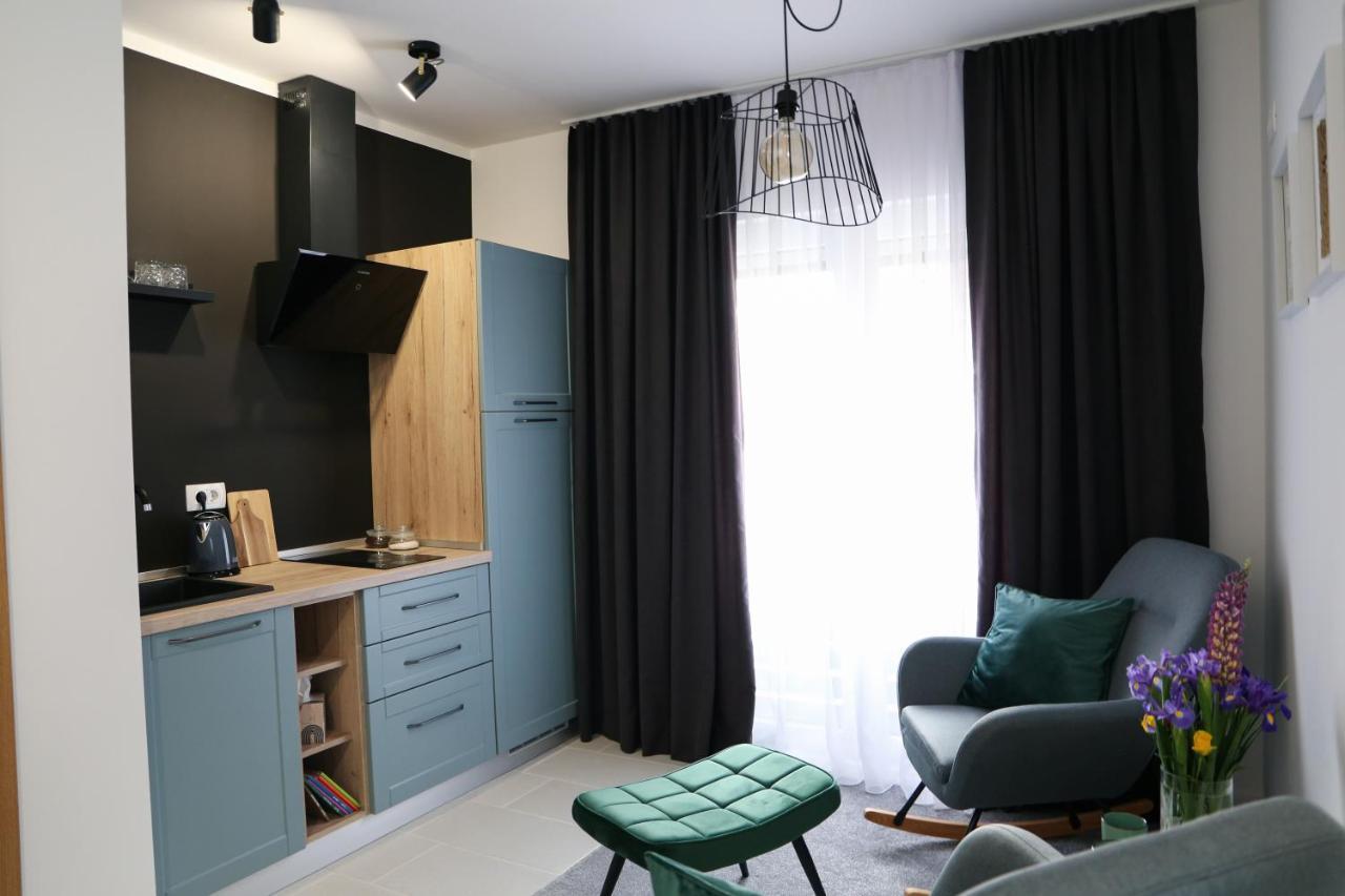 Flora Studio Apartments Korenica Exteriör bild